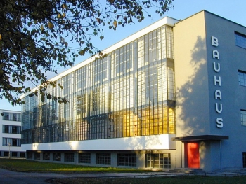 day-6-Bauhaus-Bauhaus-Building-Dessau-Gropius-Glass-Front